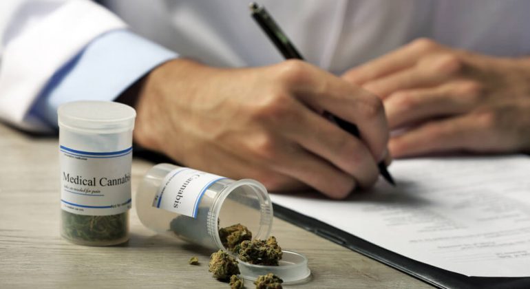 Importação de medicamentos à base de cannabis dispara mas prescrições ainda são raras